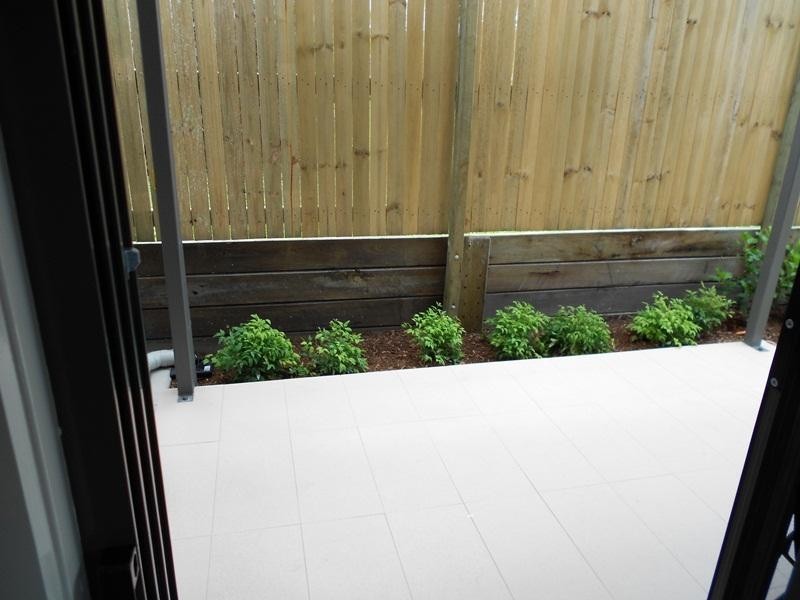 2 & 3/79 Kates St, Morningside QLD 4170