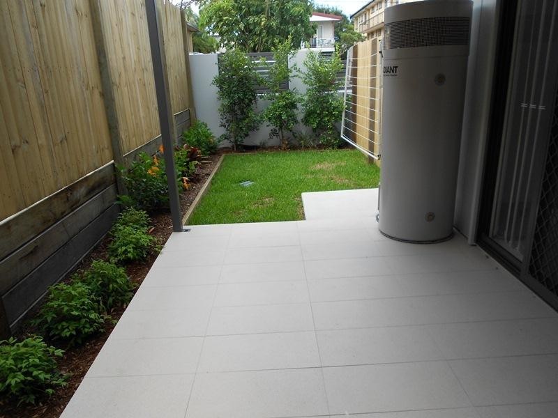 2 & 3/79 Kates St, Morningside QLD 4170