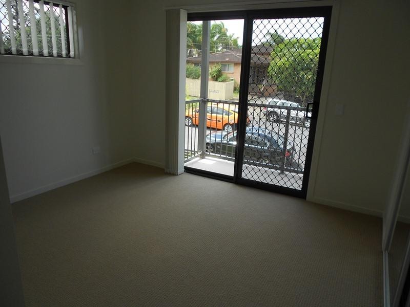 2 & 3/79 Kates St, Morningside QLD 4170