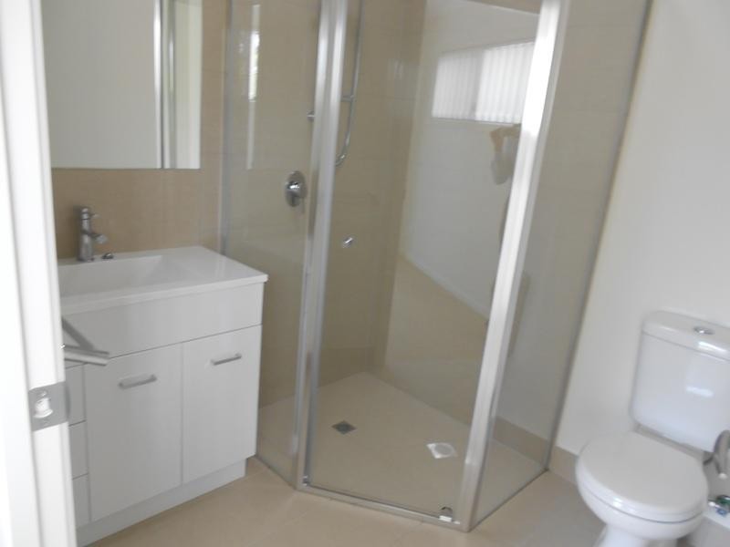 2 & 3/79 Kates St, Morningside QLD 4170