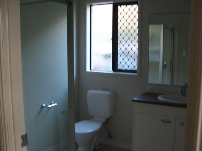 4 Wellers St, Pacific Pines QLD 4211
