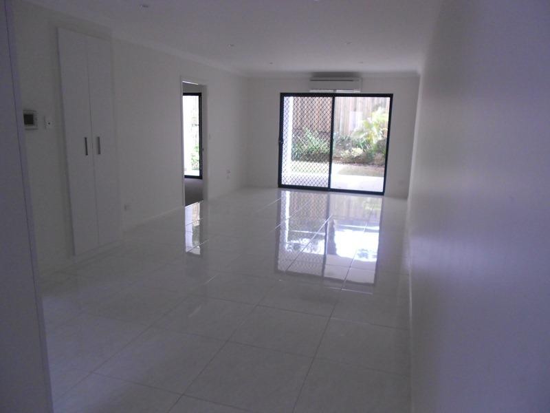 1 & 5/58 Moore St, Morningside QLD 4170