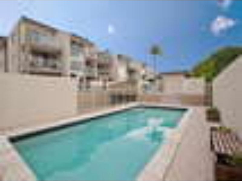 12/8 Proud  St, Labrador QLD 4215