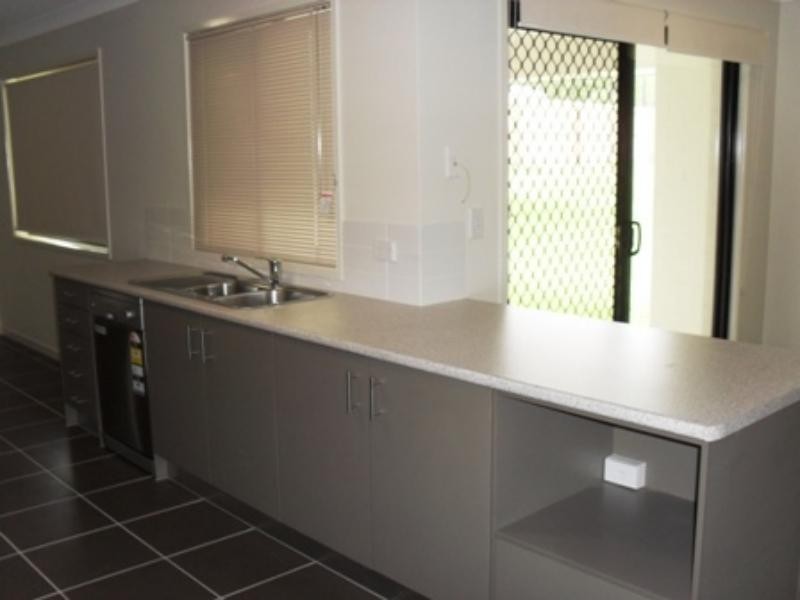 8 Murphys  Lane, Oxenford QLD 4210