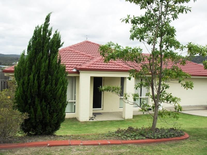 17 Wellers St, Pacific Pines QLD 4211