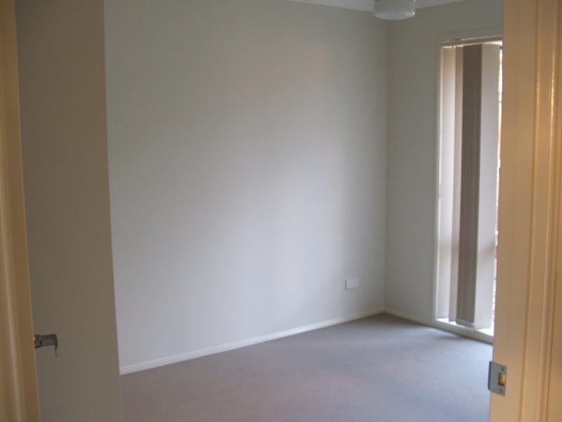 17 Wellers St, Pacific Pines QLD 4211