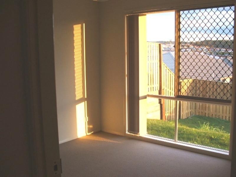 17 Wellers St, Pacific Pines QLD 4211