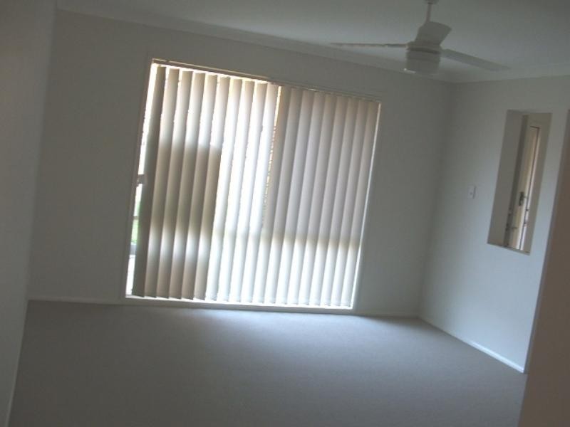 17 Wellers St, Pacific Pines QLD 4211