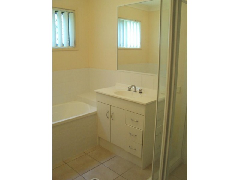 7 Jay Cres, Redland Bay QLD 4165