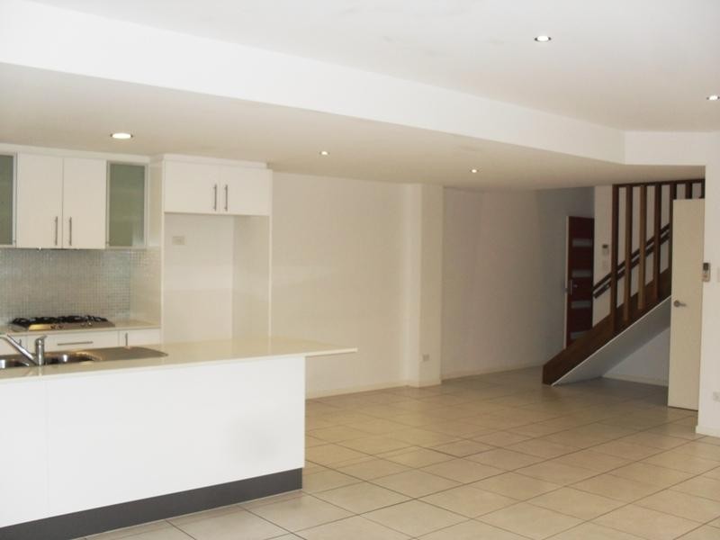 20/1 Boulton Dr, Nerang QLD 4211