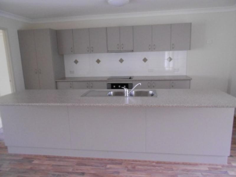 8 Figbird Cl, Goodna QLD 4300