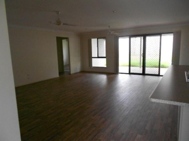 8 Figbird Cl, Goodna QLD 4300