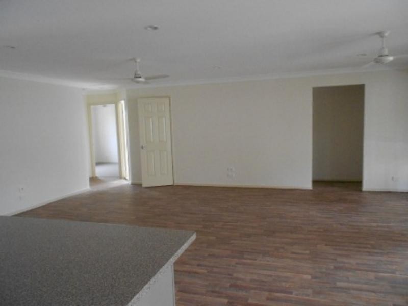 8 Figbird Cl, Goodna QLD 4300