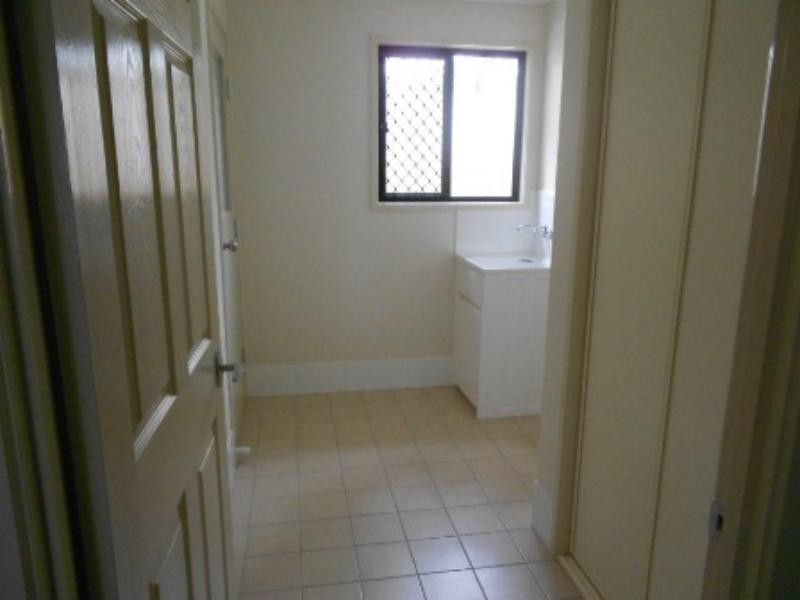 8 Figbird Cl, Goodna QLD 4300