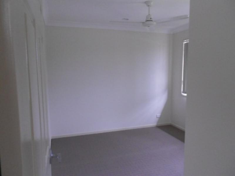 8 Figbird Cl, Goodna QLD 4300