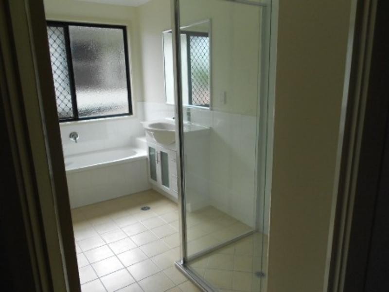 8 Figbird Cl, Goodna QLD 4300