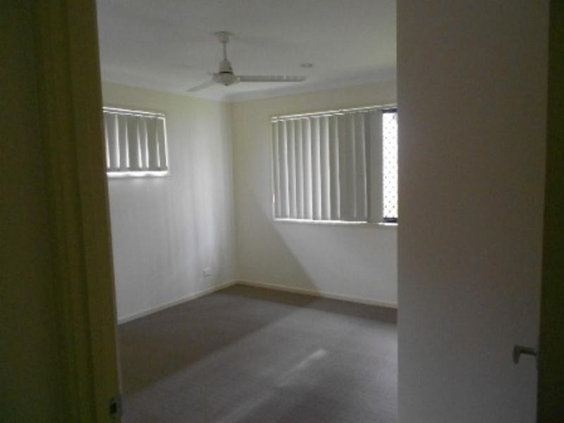 8 Figbird Cl, Goodna QLD 4300
