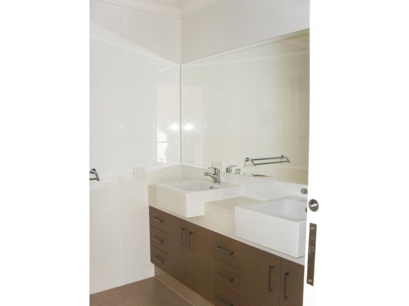 16/17 Great Southern Dr, Robina QLD 4226