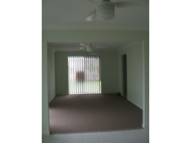 40 Wellers St, Pacific Pines QLD 4211