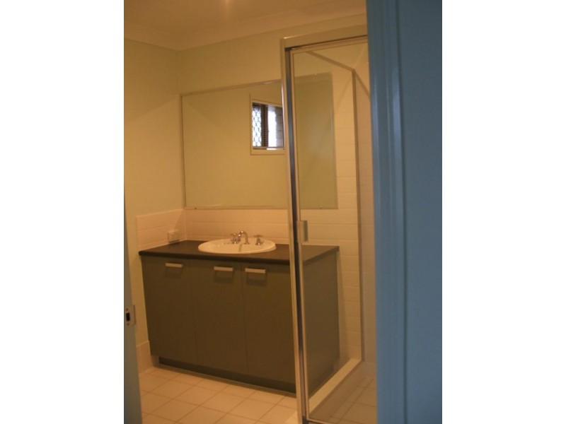 40 Wellers St, Pacific Pines QLD 4211