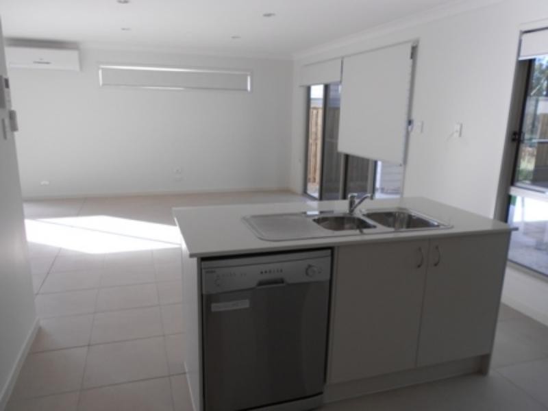 5/30 Oakview Cct, Brookwater QLD 4300