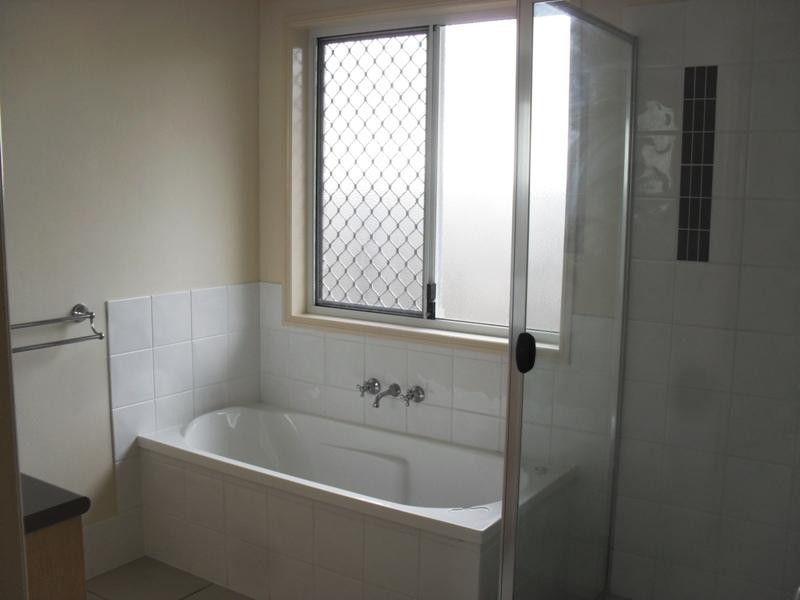 3 Rourke St, Mudgeeraba QLD 4213