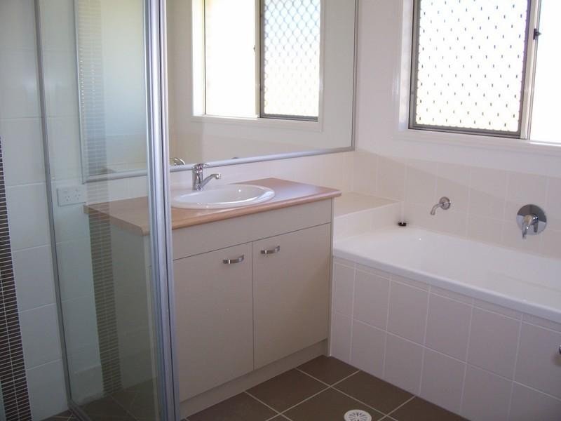 38 Griffen Pl, Crestmead QLD 4132