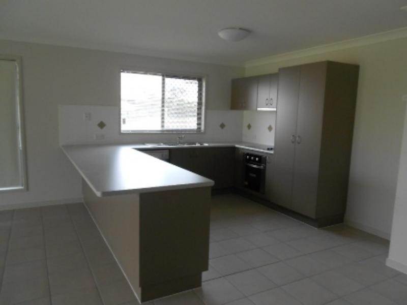 11 Stanbury  Dr, Goodna QLD 4300