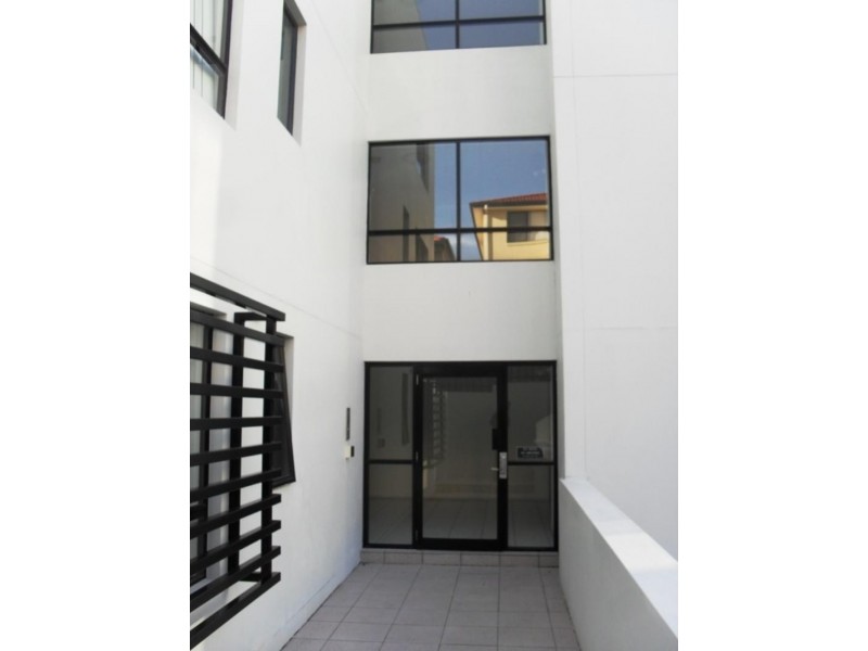 17/15 Lloyd St, Southport QLD 4215