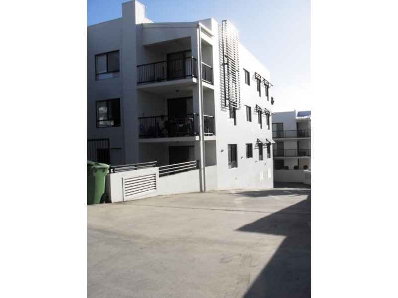 17/15 Lloyd St, Southport QLD 4215