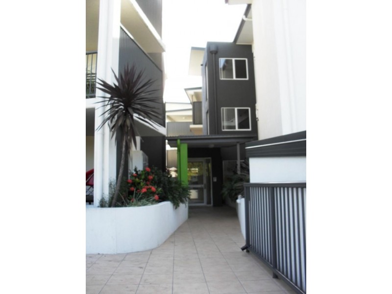 6/4-6 Proud  St, Labrador QLD 4215