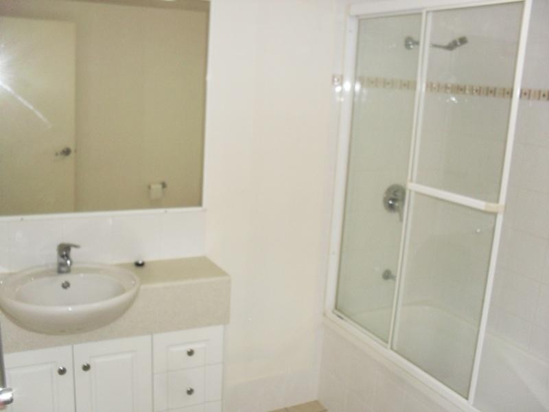 6/4-6 Proud  St, Labrador QLD 4215