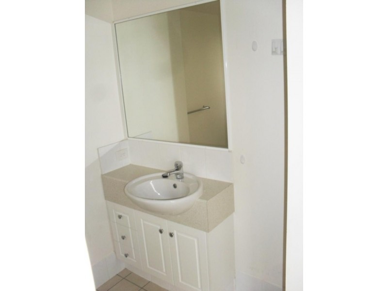 6/4-6 Proud  St, Labrador QLD 4215