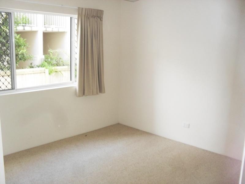 6/4-6 Proud  St, Labrador QLD 4215