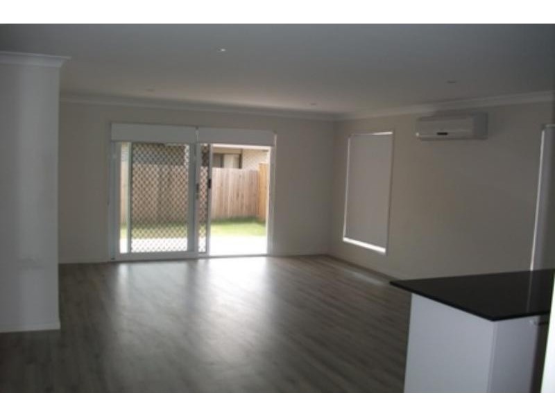 11 burns  Ct, Augustine Heights QLD 4300