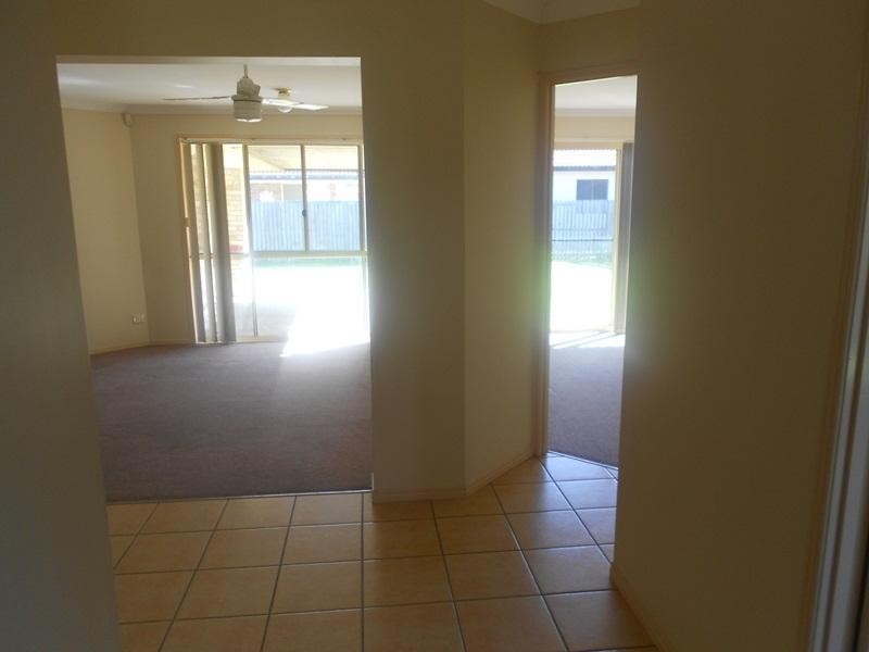 16 Meadowbrook Dr, Meadowbrook QLD 4131