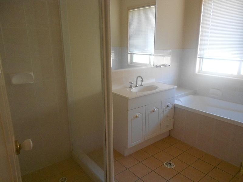 16 Meadowbrook Dr, Meadowbrook QLD 4131