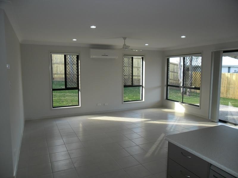 8 Bellflower Cres, Mount Cotton QLD 4165