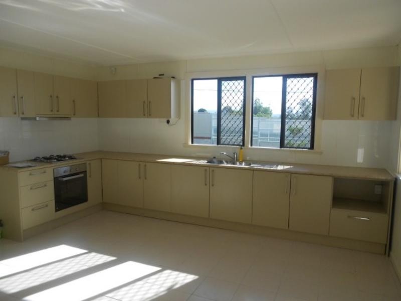 17 Law  St, Redbank QLD 4301