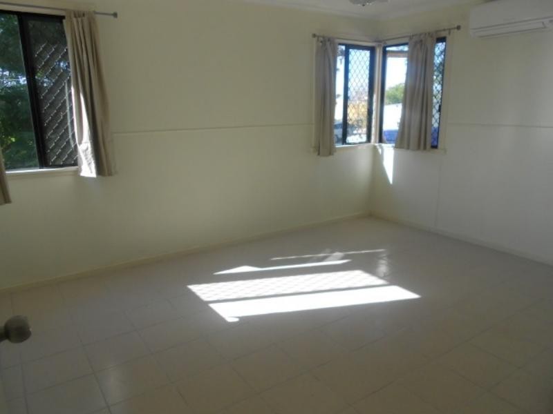 17 Law  St, Redbank QLD 4301