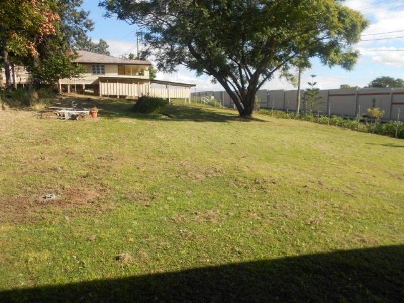 17 Law  St, Redbank QLD 4301