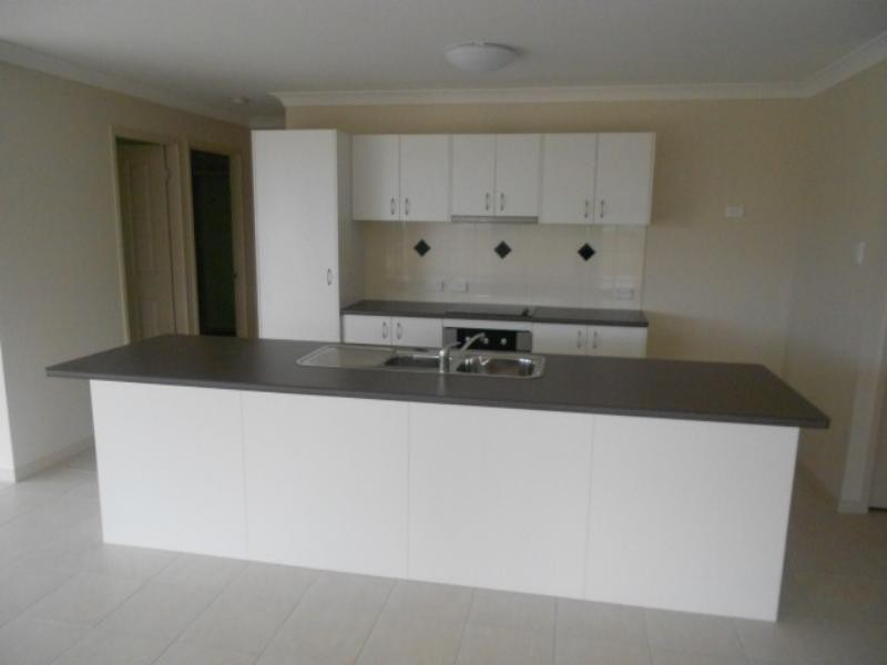 12 Stanbury Dr, Goodna QLD 4300