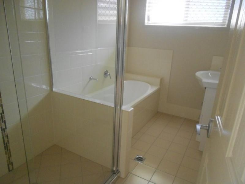 12 Stanbury Dr, Goodna QLD 4300