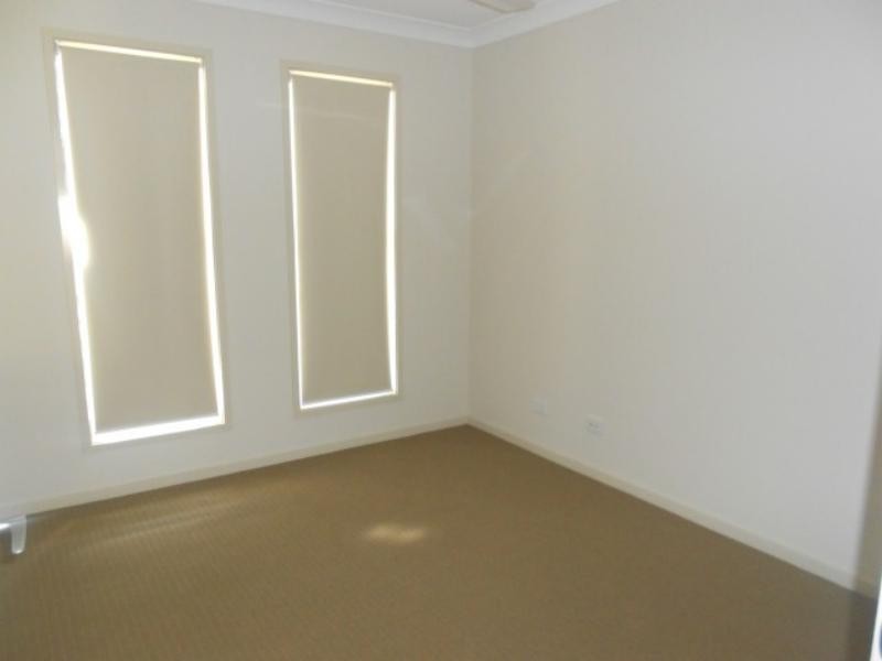 12 Stanbury Dr, Goodna QLD 4300