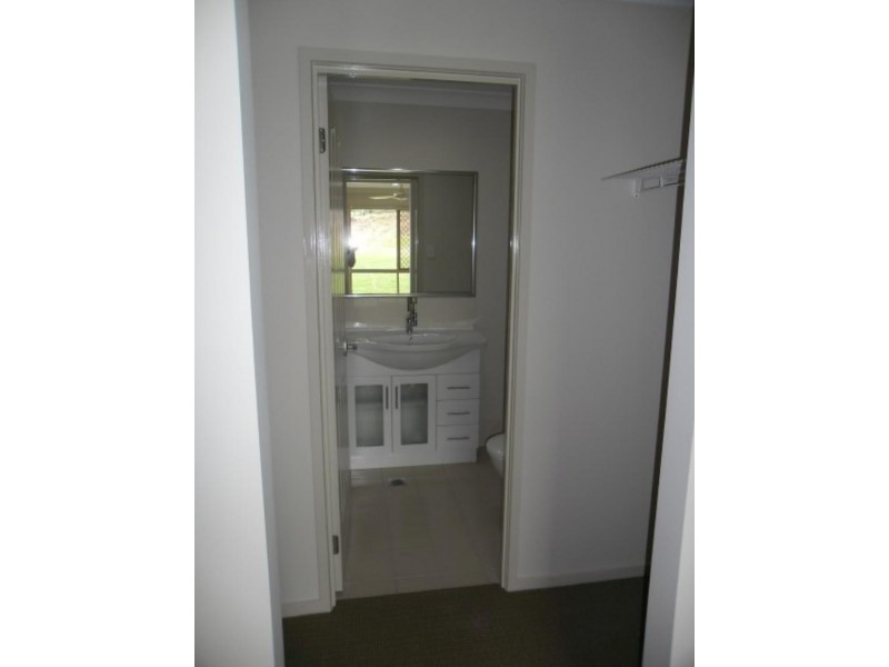 4 Bellflower Cres, Mount Cotton QLD 4165