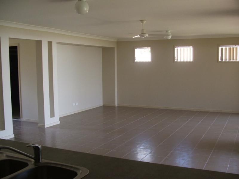 1 Plum  Ct, Redland Bay QLD 4165