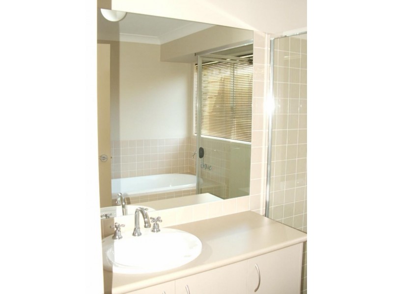 1 Plum  Ct, Redland Bay QLD 4165