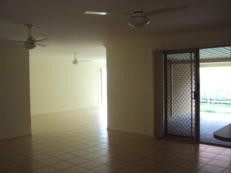 12 Overton St, Calamvale QLD 4116