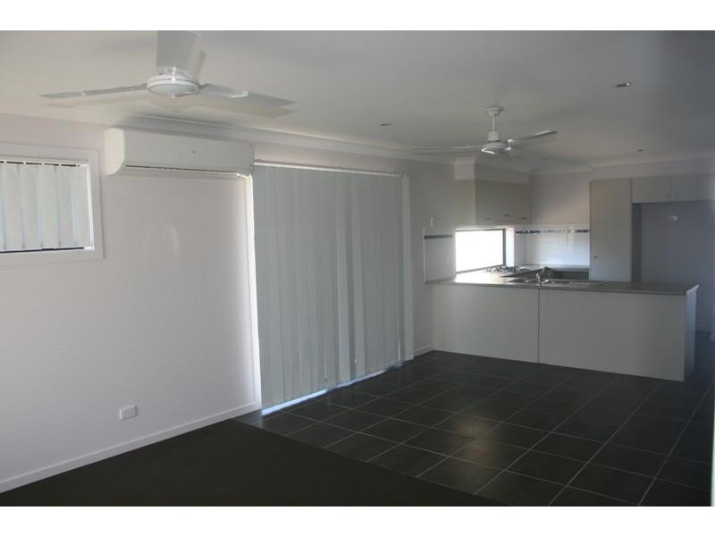27  Coldstream Cct, Holmview QLD 4207