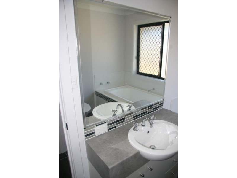 27  Coldstream Cct, Holmview QLD 4207